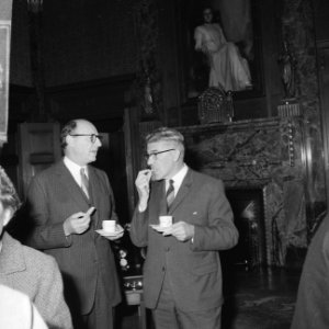 Burgemeesters, ambassadeurs, koffie, stadhuizen, Bestanddeelnr 918-3308