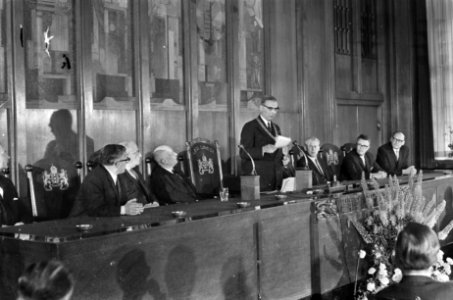 Burgemeester Gijs van Hall aan het woord in de gemeenteraad, Bestanddeelnr 920-4496