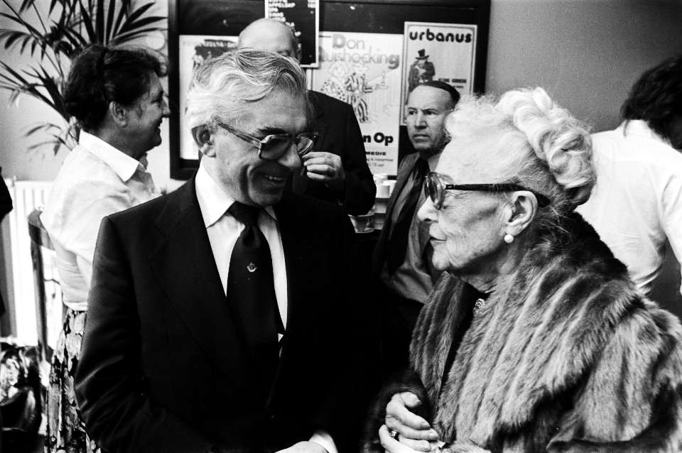 Burgemeester Polak met Tilly Perin-Bouwmeester, Bestanddeelnr 930-5089