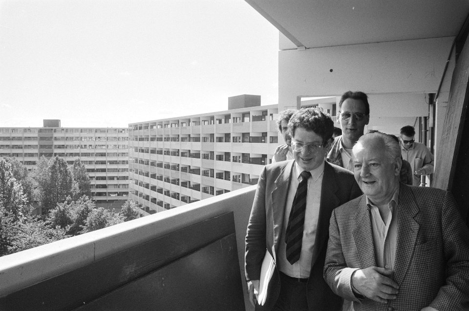 Burgemeester van Thijn op bezoek in Bijlmermeer, Bestanddeelnr 933-6846
