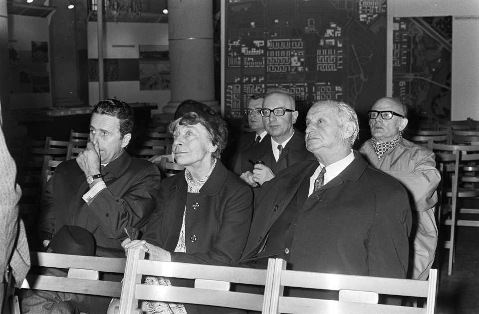 Burgemeester Weichmann met echtgenote van Hamburg (West-Duitsland) bezoekt Zuide, Bestanddeelnr 923-9621