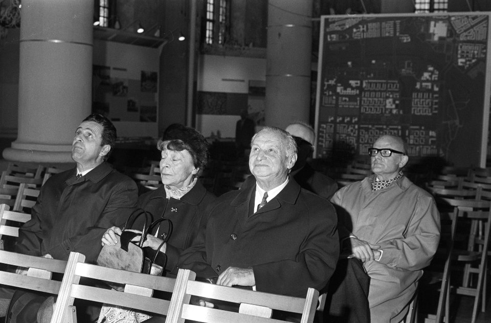 Burgemeester Weichmann met echtgenote van Hamburg (West-Duitsland) bezoekt Zuide, Bestanddeelnr 923-9620
