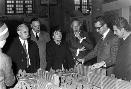 Burgemeester Weichmann met echtgenote van Hamburg (West-Duitsland) bezoekt Zuide, Bestanddeelnr 923-9617