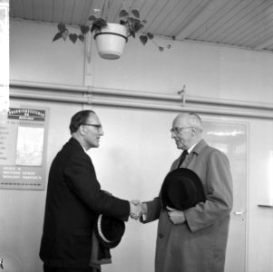 Burgemeester Van Walsum van Rotterdam op Zestienhoven om burgemeester van Southa, Bestanddeelnr 916-3333