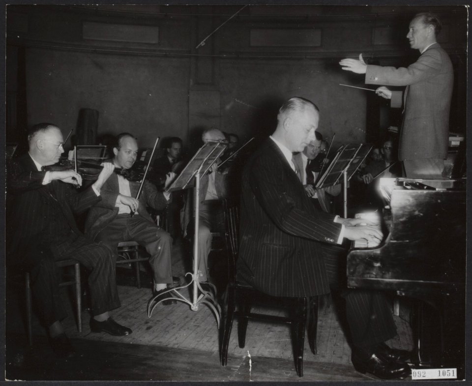 Burgemeester van Utrecht, jhr. mr. C.J.A. de Ranitz concerteert woensdagavond in, Bestanddeelnr 092-1051
