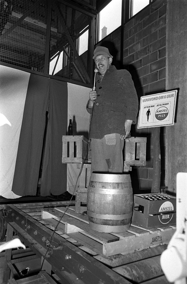 Burgemeester Van Hall opende nieuwe expeditieruimte bij Amstelbrouwerij, Joop Do, Bestanddeelnr 920-3435
