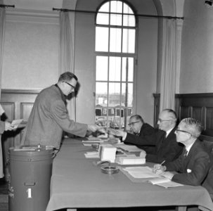 Burgemeester Van Walsum (Rotterdam) stemt, Bestanddeelnr 913-7002