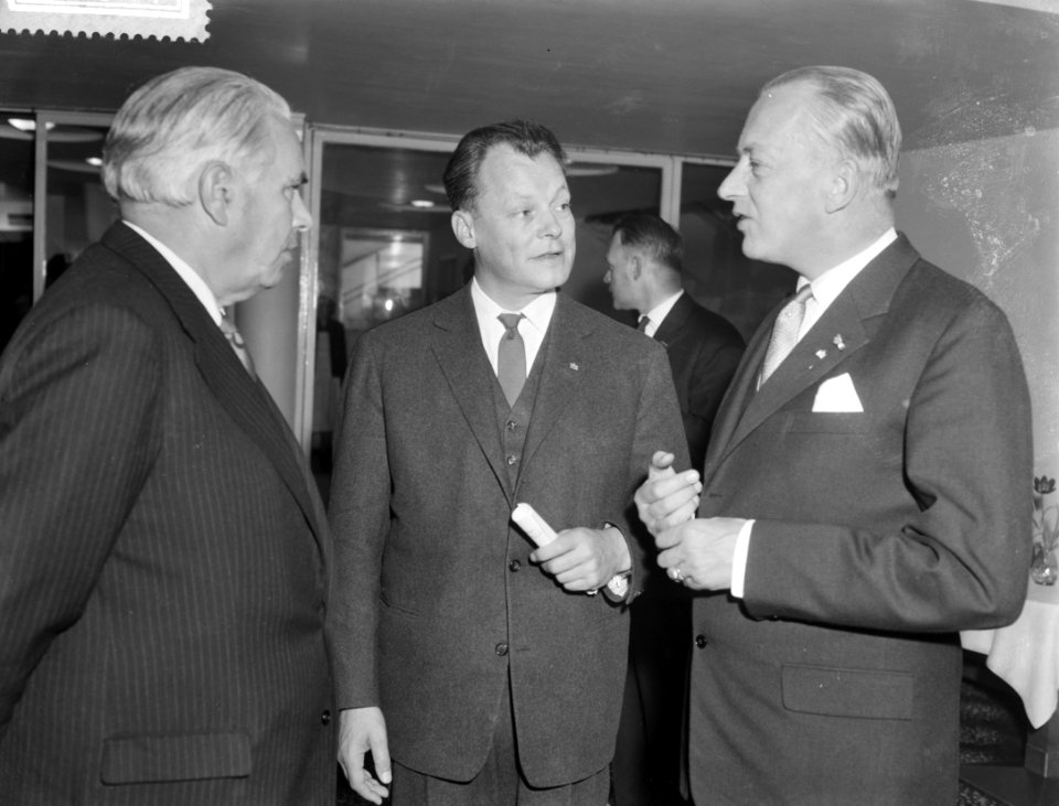 Burgemeester van W.Berlijn Willy Brandt houdt voordracht in Utrecht, v.l.n.r. Pr, Bestanddeelnr 910-2964