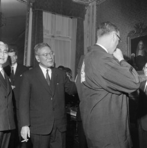 Burgemeester Van Hall ontvangt premier Ikeda van Japan in zijn ambtswoning, Bestanddeelnr 914-5356