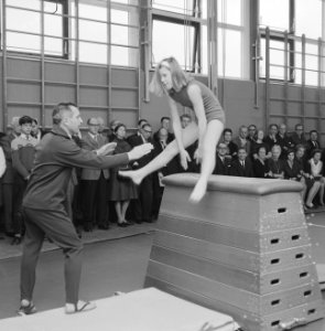 Burgemeester Van Hall opende een school voor slechthorende kinderen in Amsterdam, Bestanddeelnr 918-5719