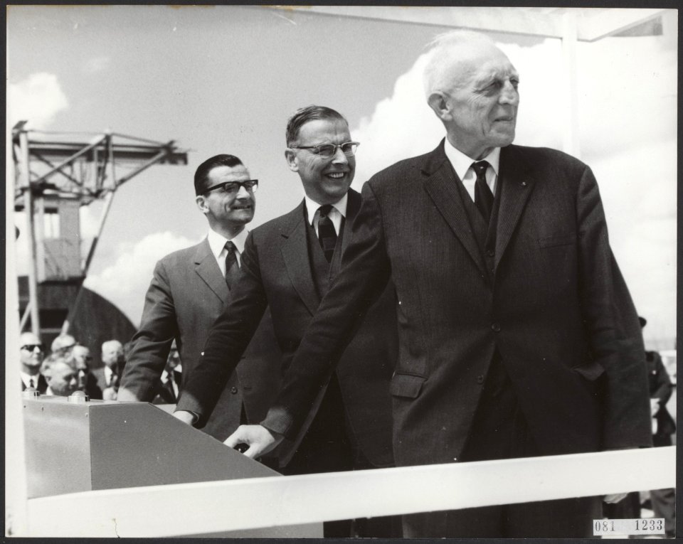 Burgemeesters, openingen, pijpleidingen, Hall, Gijs van, Strumphler JH, Visser, Bestanddeelnr 081-1233