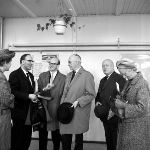 Burgemeester Van Walsum van Rotterdam op Zestienhoven om burgemeester van Southa, Bestanddeelnr 916-3335