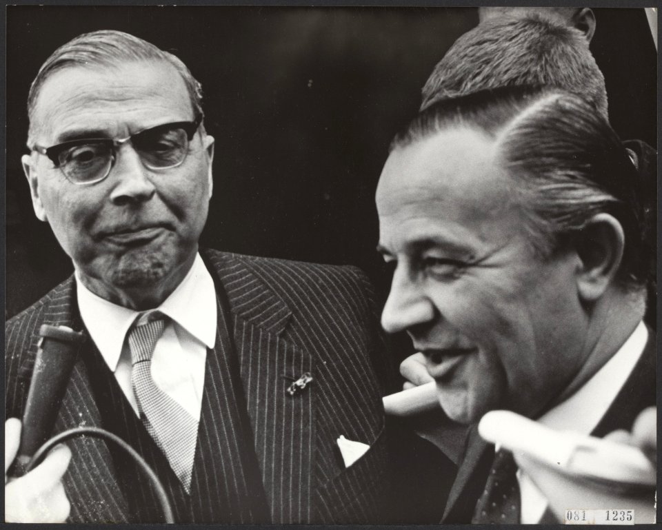 Burgemeesters, ontvangsten, minister-presidenten, Hall, Gijs van, Bestanddeelnr 081-1235