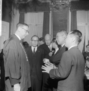 Burgemeester Van Hall ontvangt premier Ikeda van Japan in zijn ambtswoning, Bestanddeelnr 914-5350