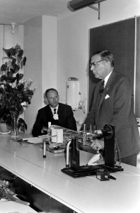 Burgemeester Van Hall opende instituut voor fonetische wetenschappen aan de Here, Bestanddeelnr 920-3928