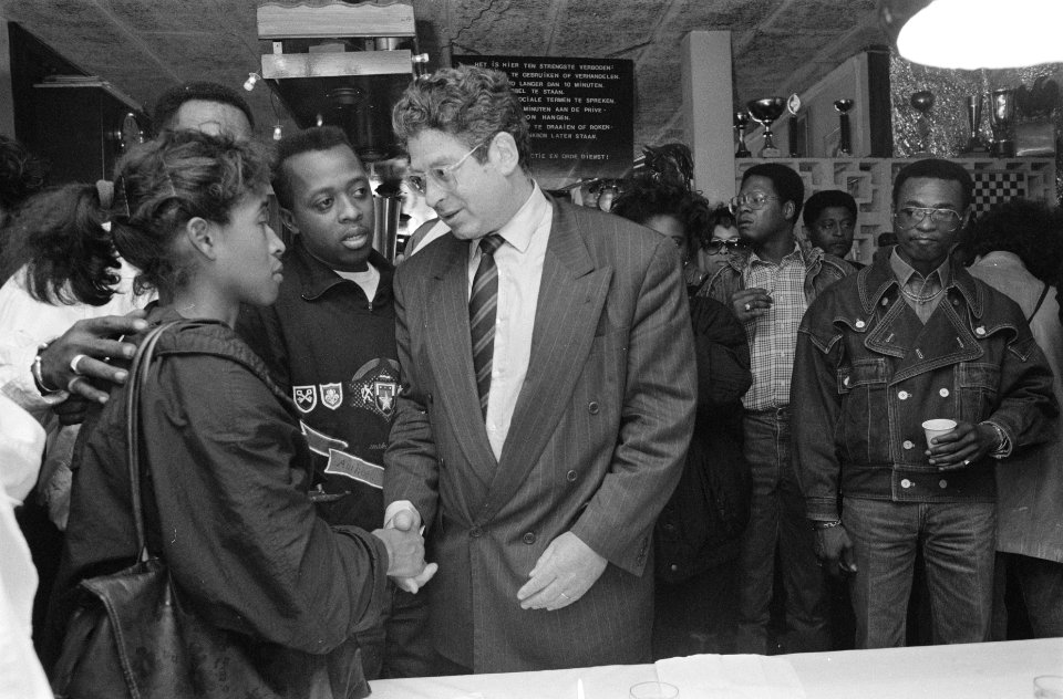 Burgemeester Van Thijn bezoekt café De Draver in Amsterdam-Oost, Bestanddeelnr 934-4660
