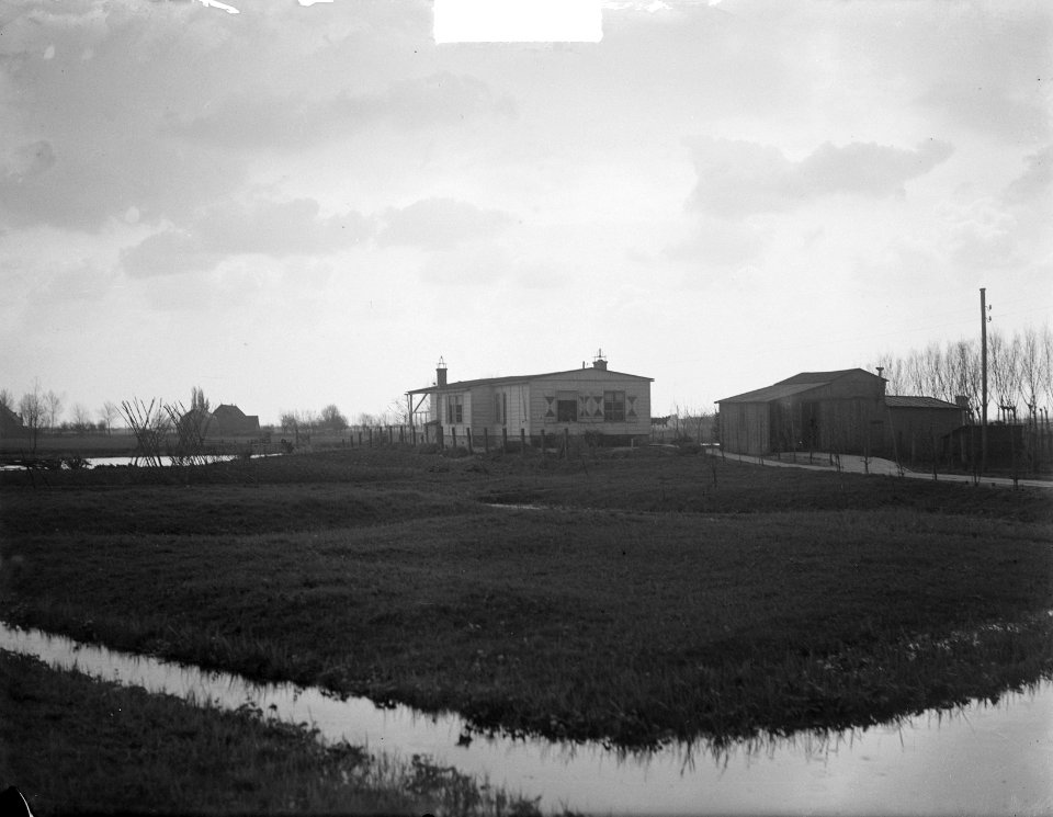 Burgemeester van Noordeloos in barak, Bestanddeelnr 903-9061