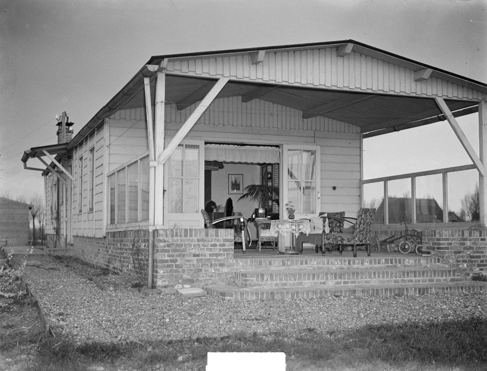 Burgemeester van Noordeloos in barak, Bestanddeelnr 903-9062