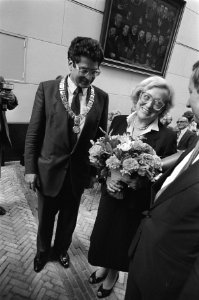 Burgemeester Van Thijn reikt Anne Frank Literatuurprijs uit aan Ida Fink, Bestanddeelnr 933-4141