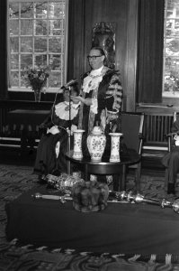 Burgemeester van Londen en Burgemeester Samkalden (links) in stadhuis, Bestanddeelnr 926-4407