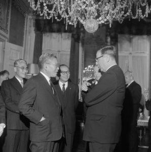 Burgemeester Van Hall ontvangt premier Ikeda van Japan in zijn ambtswoning, Bestanddeelnr 914-5352