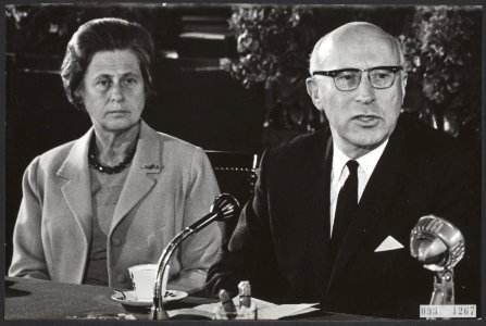 Burgemeesters, persconferenties, echtgenotes, Bestanddeelnr 093-1267