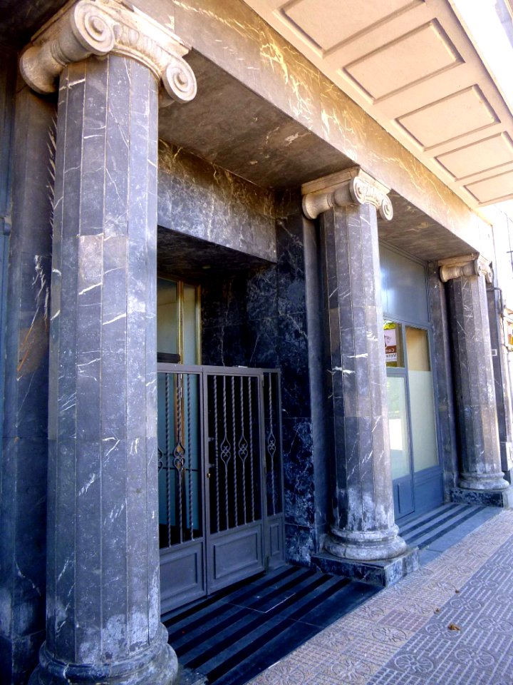 Burgos - Portal con columnas 1
