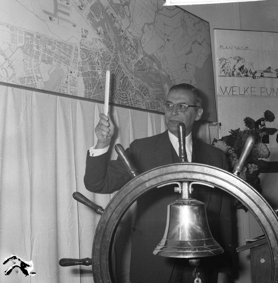 Burgemeester Van Hall terwijl hij vermoedelijk de openingsceremonie verricht, st, Bestanddeelnr 918-3144