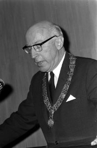 Burgemeester Samkalden is aan het woord op het congres, Bestanddeelnr 921-7000