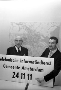Burgemeester Samkalden introduceerde telefonische informatiedienst Gemeente Amst, Bestanddeelnr 921-9854