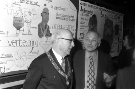 Burgemeester Samkalden en premier Den Uyl (rechts), Bestanddeelnr 926-9106