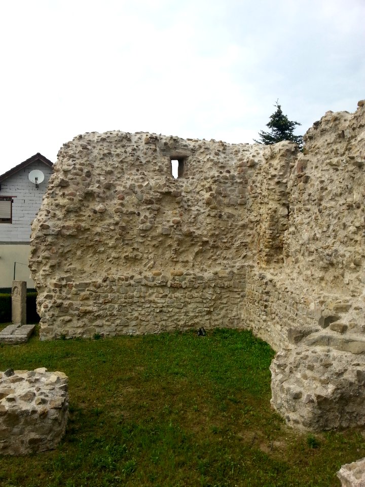 Burgus Zeiselmauer 2018, Nordmauer mit Schlitzfenster