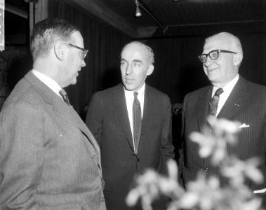 Burgemeester Van Hall Amerikaanse vestiging van Hobart Brothers aan Zeeburgerdij, Bestanddeelnr 915-9171