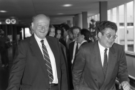 Burgemeester Edward Koch van New York bezoekt Amsterdam burgemeester Koch (l) en, Bestanddeelnr 934-2884