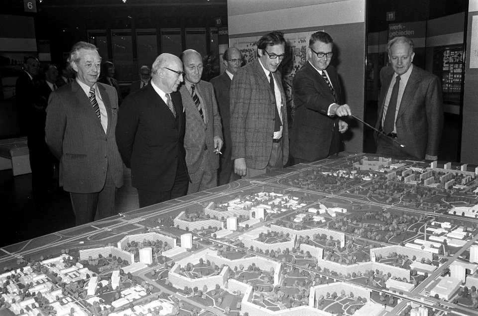 Burgemeester en wethouders van Amsterdam, Hoorn en Alkmaar bijeen in de Koopmans, Bestanddeelnr 926-8061