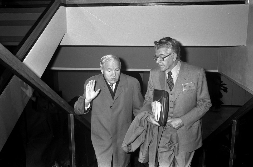 Burgemeester Thomassen van Rotterdam vertrekt van Schiphol naar Leningrad, de Ru, Bestanddeelnr 926-7295