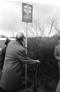 Burgemeester V.G.M. Marijnen van den Haag rijdt nieuw fietsroute aan Westzijde v, Bestanddeelnr 922-2599