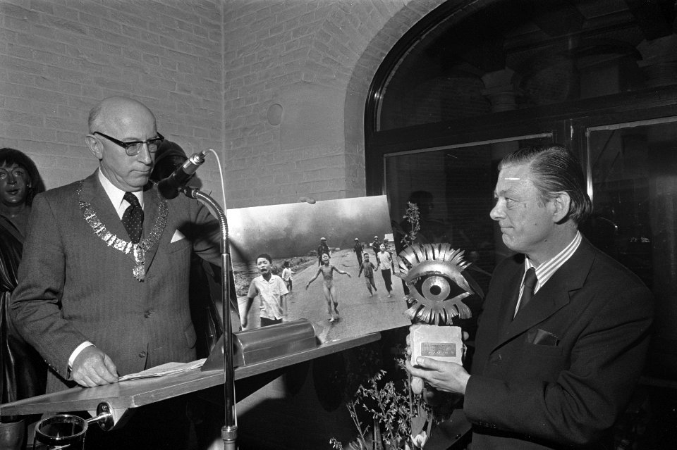 Burgemeester Samkalden verricht opening World Press Photo en reikt prijzen uit, , Bestanddeelnr 926-3212