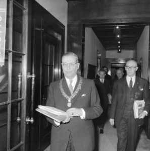 Burgemeester Van Hall benoemd tot ambtenaar van de Burgelijke Stand, Bestanddeelnr 918-6416
