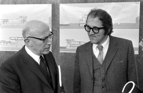 Burgemeester Samkalden en architect Holzbauer (rechts), Bestanddeelnr 922-2215