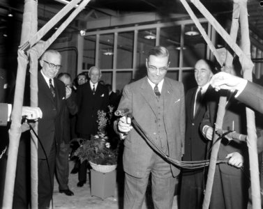 Burgemeester Van Hall Amerikaanse vestiging van Hobart Brothers aan Zeeburgerdij, Bestanddeelnr 915-9170