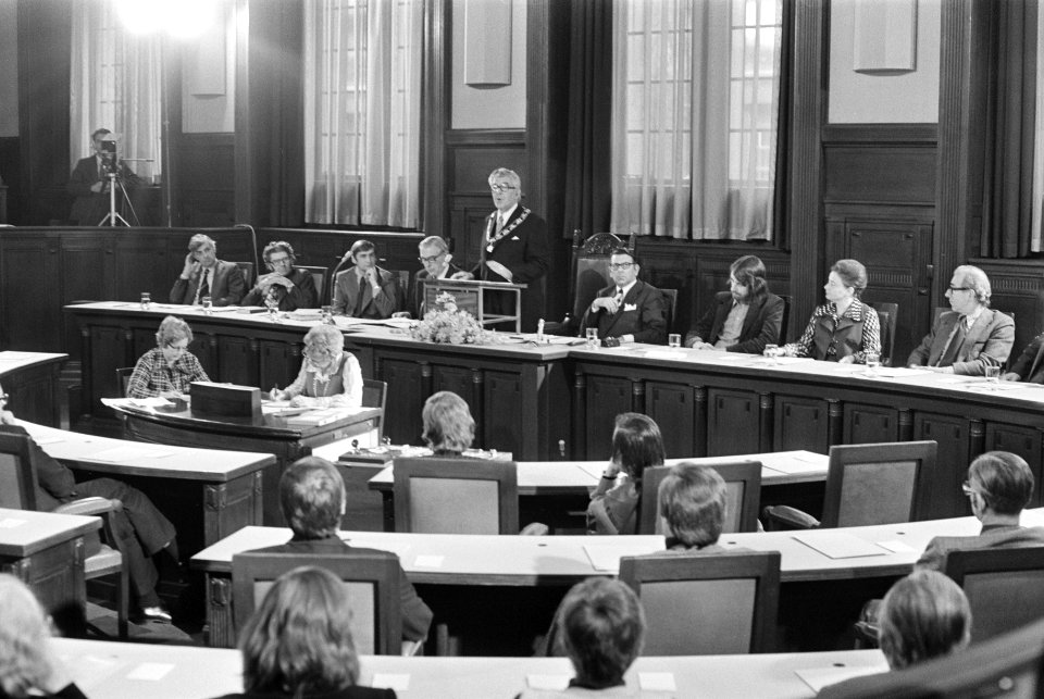 Burgemeester Thomassen neemt afscheid van raad en wethouders in Rotterdam Thoma, Bestanddeelnr 927-5525