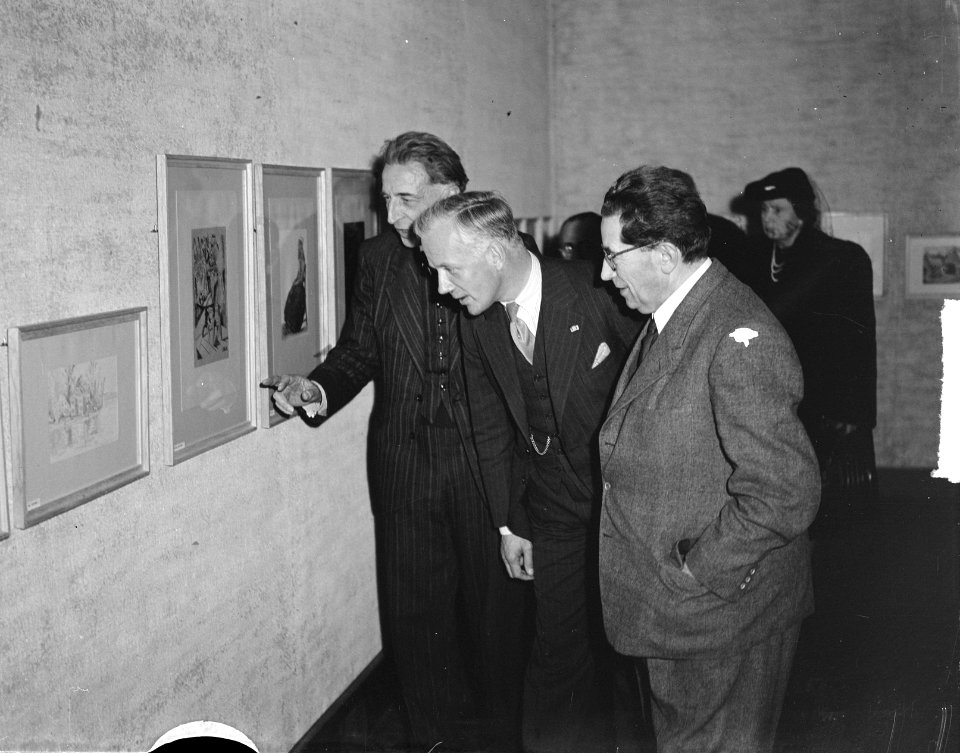 Burgemeester dAtilly opent tentoonstelling schilderijen voor H. M. Koningin Wil, Bestanddeelnr 903-1045