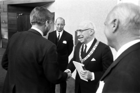 Burgemeester Samkalden (met ambtsketting), Bestanddeelnr 924-3822