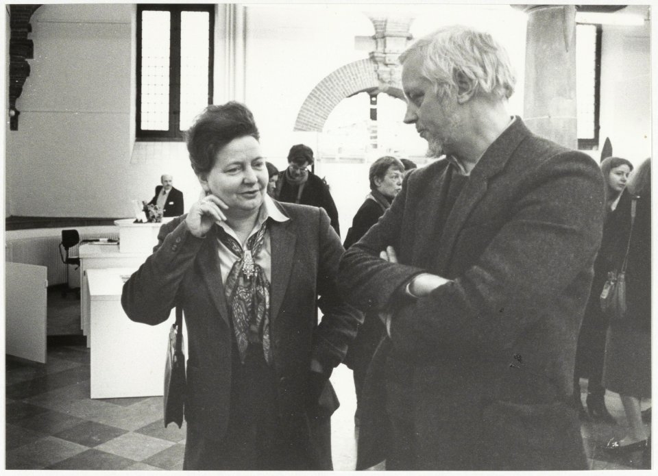 Burgemeester Elisabeth Schmitz bij de opening van de expositie Gemeente aankopen. NL-HlmNHA 54025879