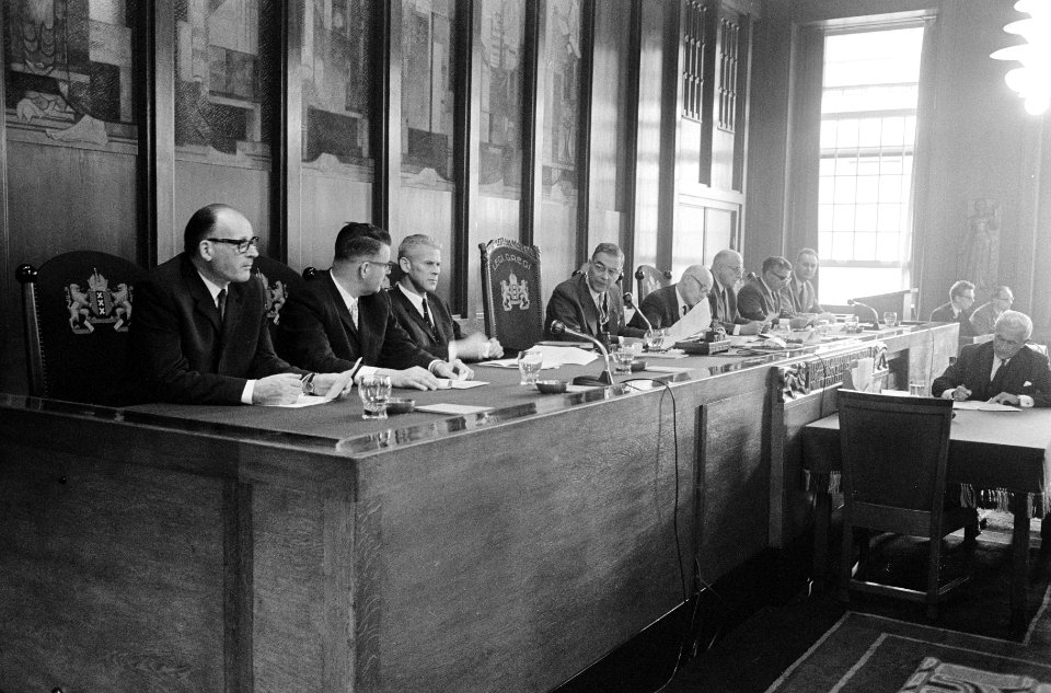 Burgemeester en Wethouders van Amsterdam achter de raadstafel, Bestanddeelnr 919-5337