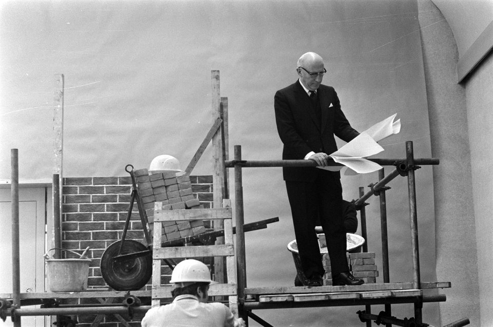 Burgemeester Samkalden van Amsterdam opent tent. fotos Publiphot 1970 in Arti , Bestanddeelnr 923-1833