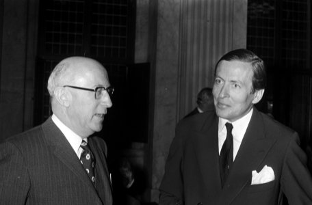 Burgemeester Samkalden (l) en prins Claus, Bestanddeelnr 924-5152
