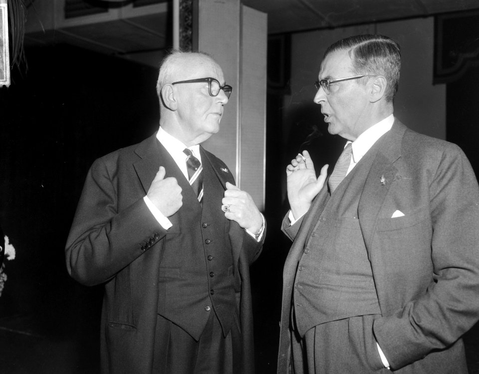 Burgemeester van Amsterdam Van Hall (r.) en Burgemeester Kolfschoten van Den Haa, Bestanddeelnr 918-3138
