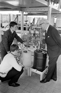 Burgemeester Samkalden opende de J W W Willemsen school (LTS) in de Hogguurst, Bestanddeelnr 921-2003